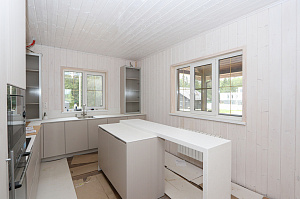 Внутренняя покраска отделки из дерева и лестницы составами Nordic Sauna и Harwood в КП Подушкино 2