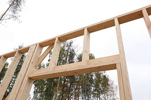 Строительство одноэтажного каркасного дома 100 м² из сухой строганой доски в КП Заря-4