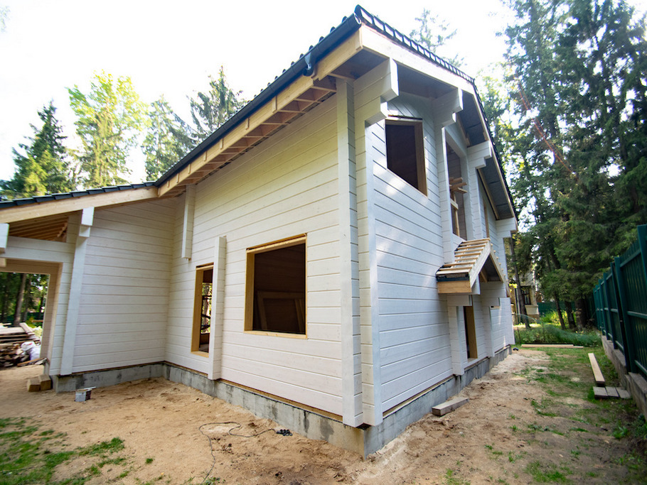 Покраска фасада дома из клееного бруса лессирующей системой Tikkurila в КП Новь