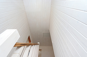 Внутренняя покраска отделки из дерева и лестницы составами Nordic Sauna и Harwood в КП Подушкино 2