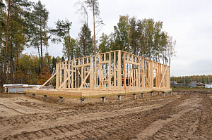 Строительство одноэтажного каркасного дома 100 м² из сухой строганой доски в КП Заря-4