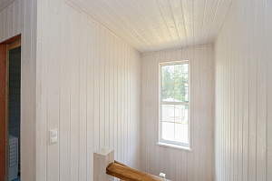 Внутренняя покраска отделки из дерева и лестницы составами Nordic Sauna и Harwood в КП Подушкино 2